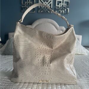 Elegant Brahmin Crocodile-Embossed Women's Bag. Color: Oyster